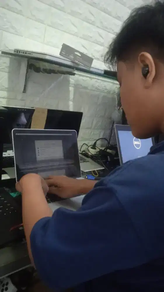 Menerima service laptop dan handphone
