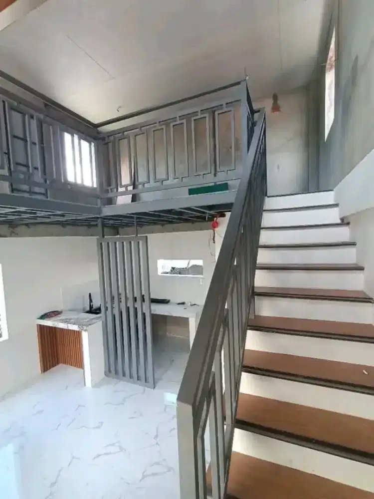 Tukang renovasi dan atap