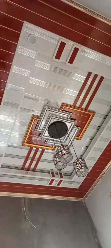 Tukang renovasi dan atap