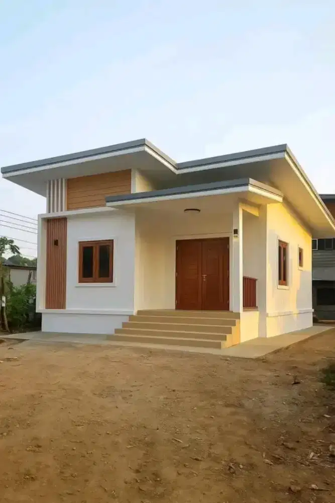 Tukang renovasi dan atap