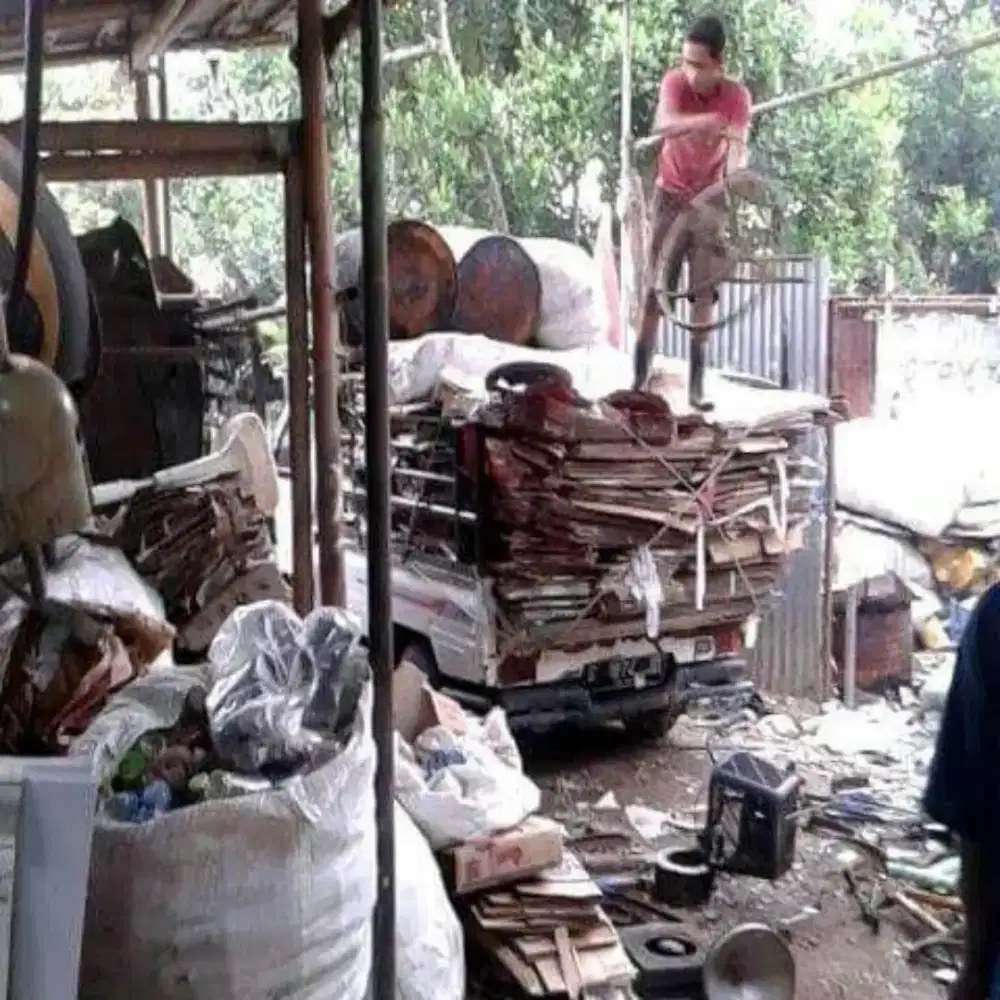 Terima beli barang bks RT rongsokan besi dus buku dll