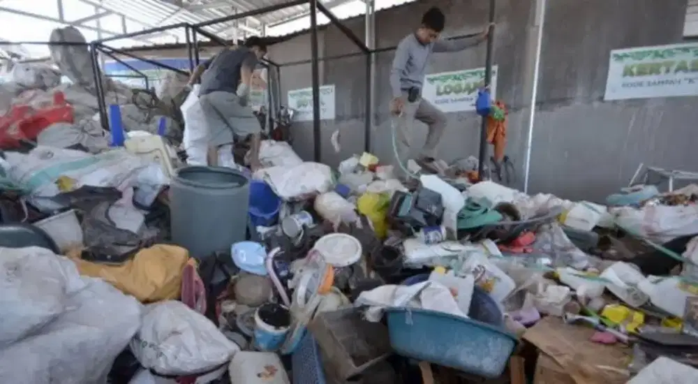 Terima beli barang bekas RT rongsokan besi buku kardus dll