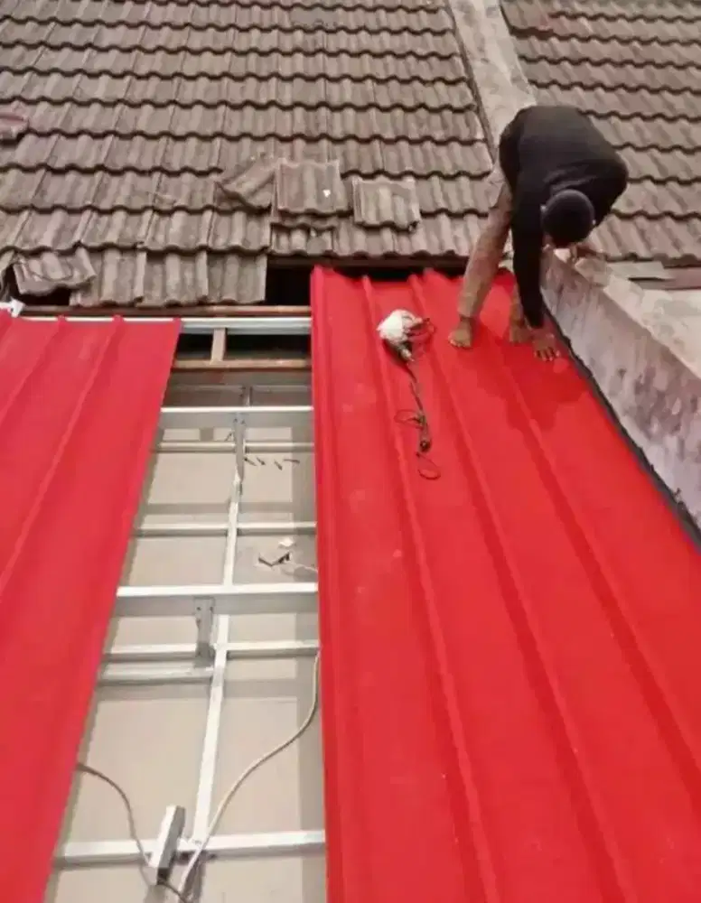 Tukang renovasi dan atap