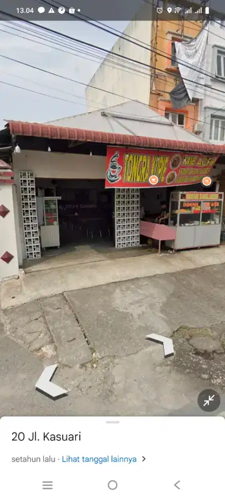 Pekerja warung ayam penyet