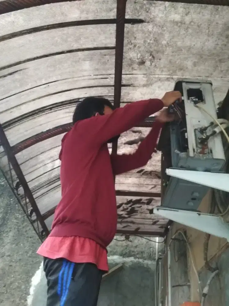 Cuci AC panggilan rumah dan kantor