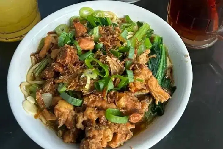 DICARI 2 ORANG BERPENGALAMAN (BAGIAN DAPUR WARUNG MIE AYAM)