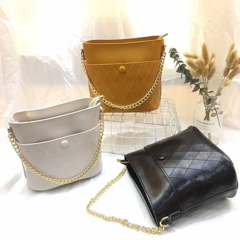 Dicari Bagian Packing Paket Online Shop