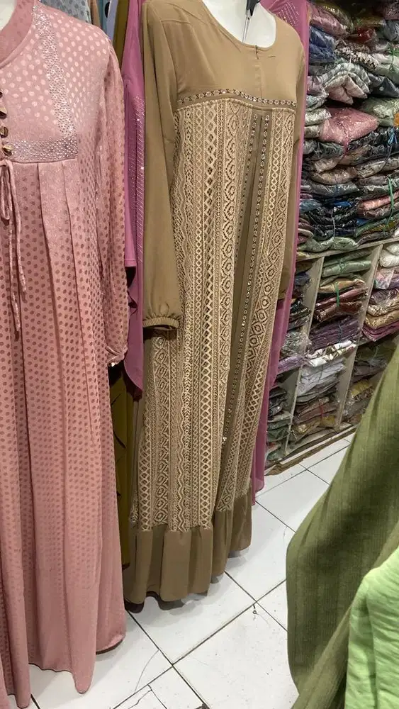 Loker untuk karyawati toko baju