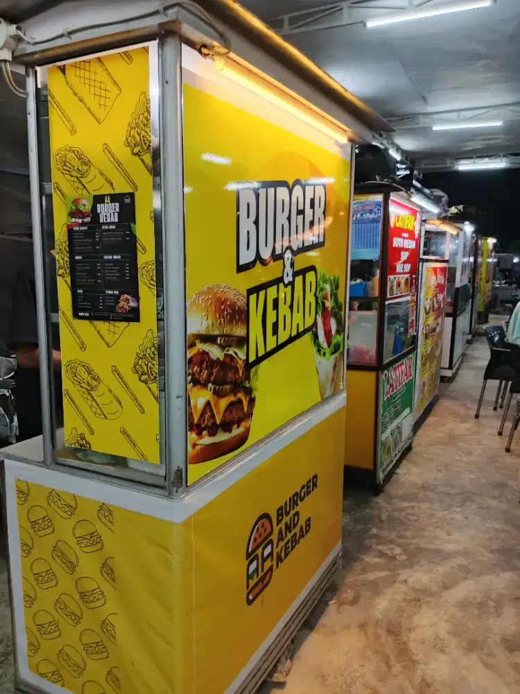 Yang mau kerja jaga stan makanan