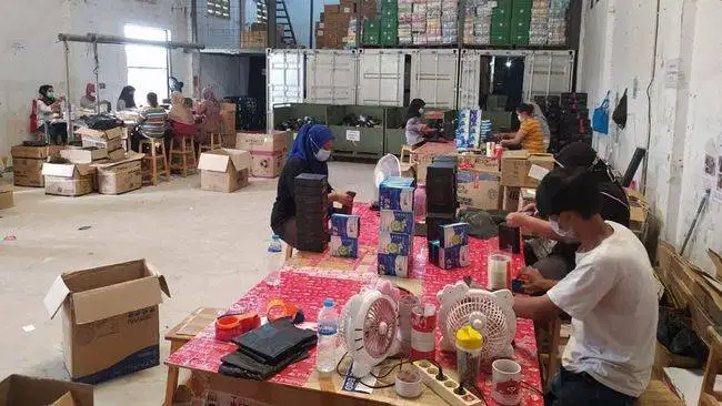 Karyawati karyawan toko denpasar