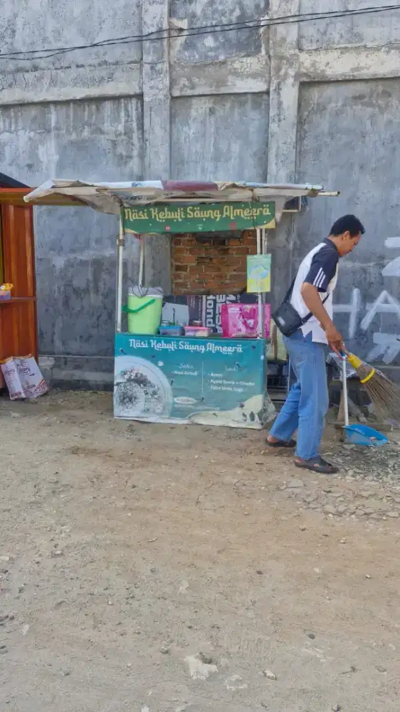 Jaga lapak sekolahan