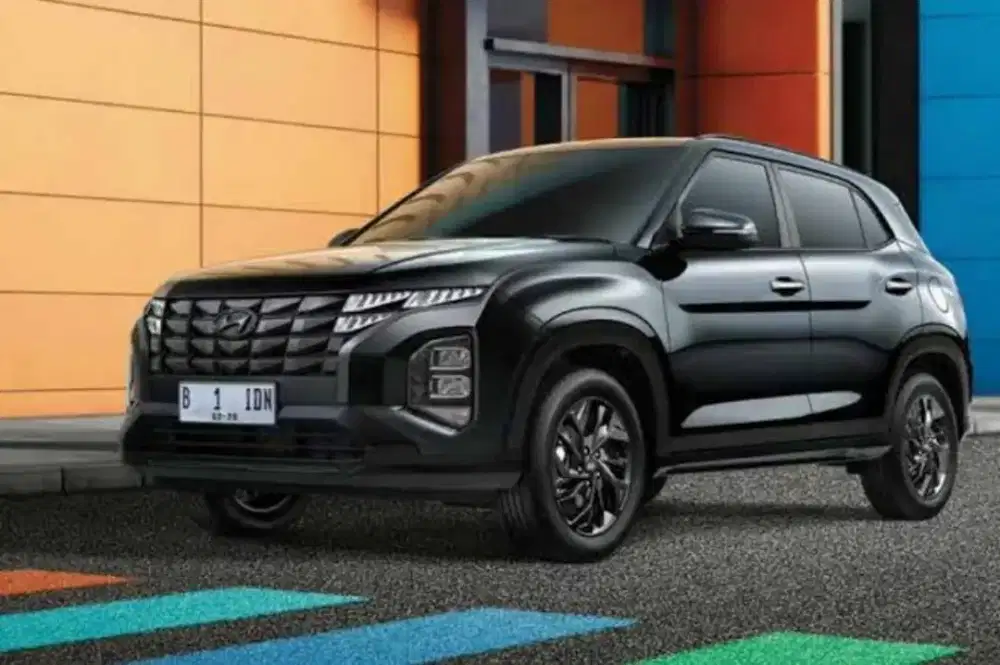 Supir berikut mobil harian mingguan atau bulanan
