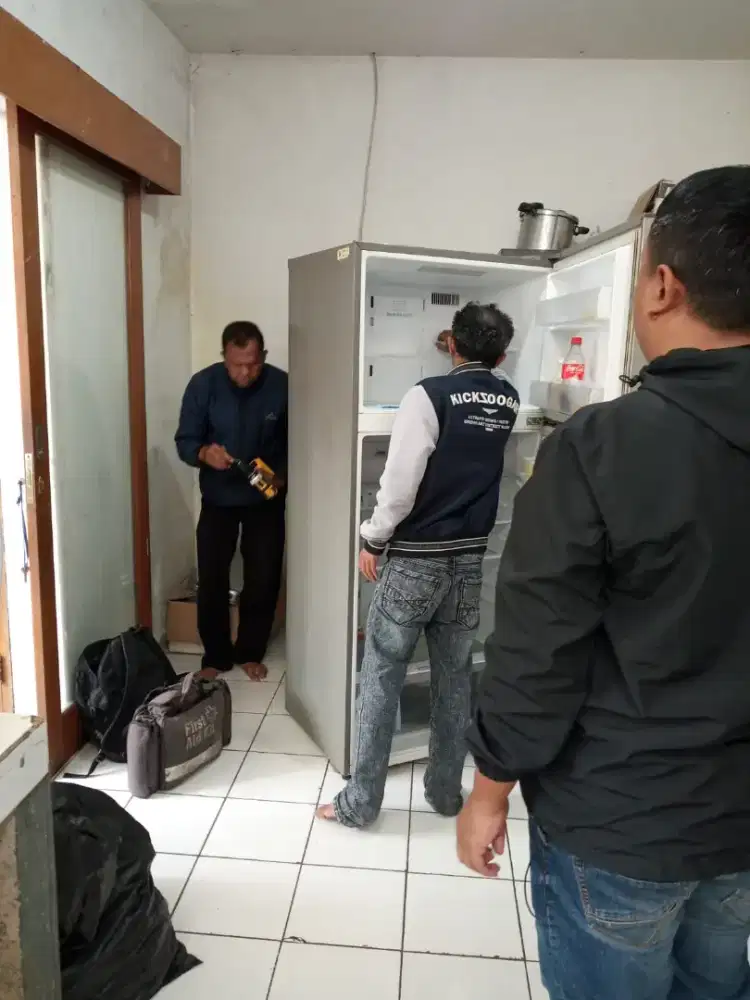 Service kulkas AC / Mesin Cuci / TV panggilan