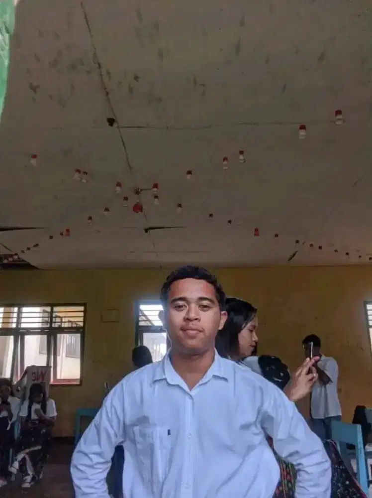 Membutuhkan kerja(kontrak)