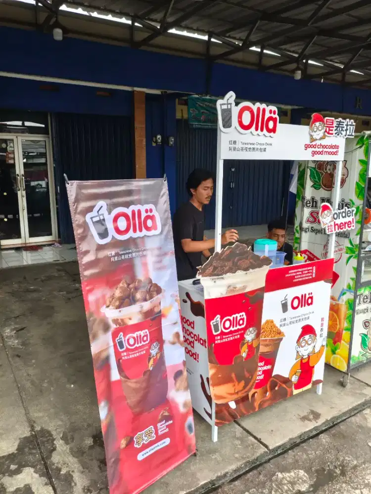 Jaga booth dan jual minuman coklat