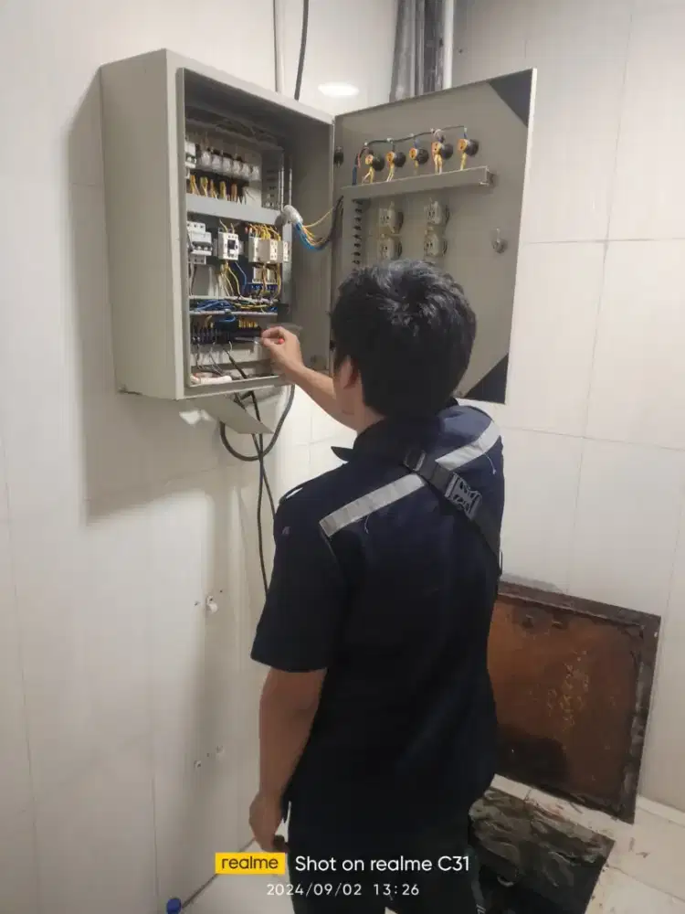 Tukang listrik panggilan
