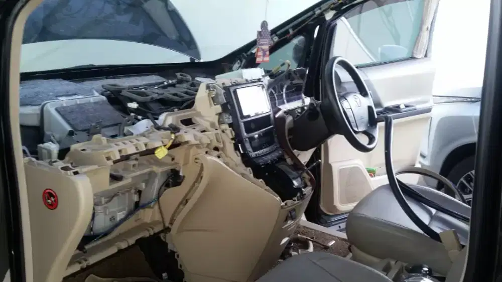 Service dashboard mobil lengket, retak toyota alphard, camry, harrier