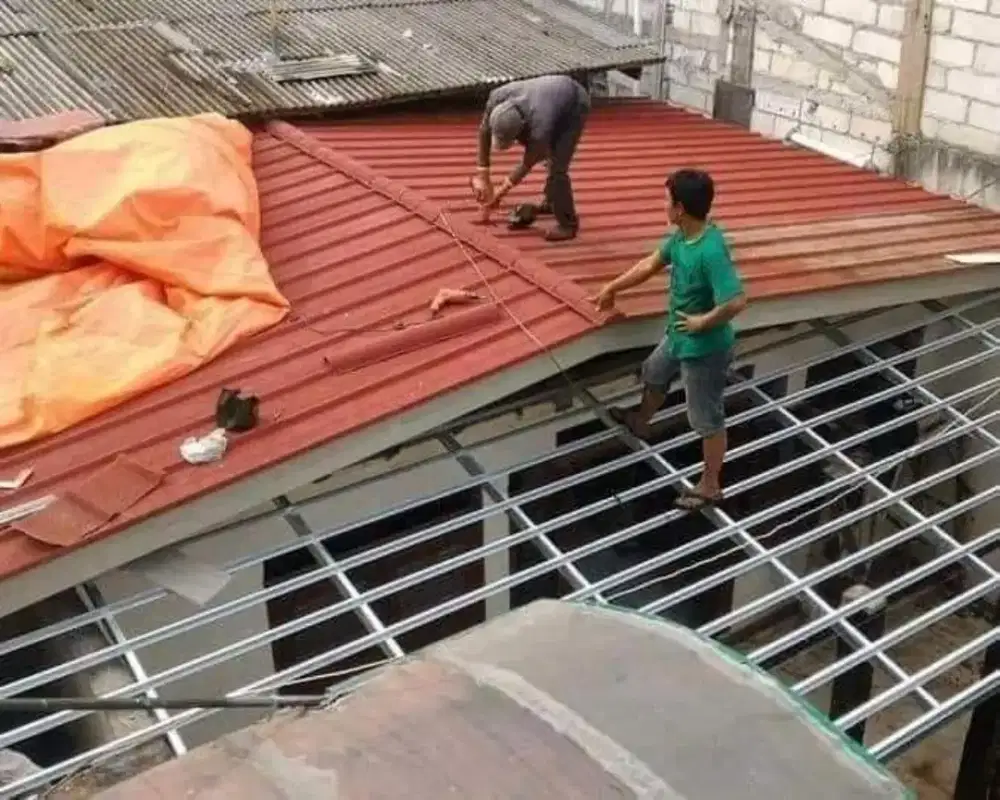 Bongkar Atap Lama Pasang Rangka Baja ringan Atap Spandek, Metal pasir